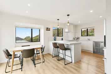 7B Becker Way, Karori