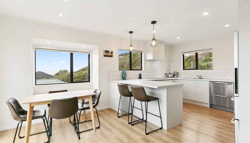 7B Becker Way, Karori