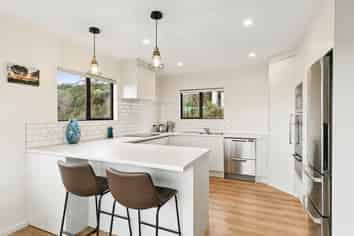 7B Becker Way, Karori