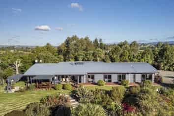 101 Turntable Hill Road, Whakamarama