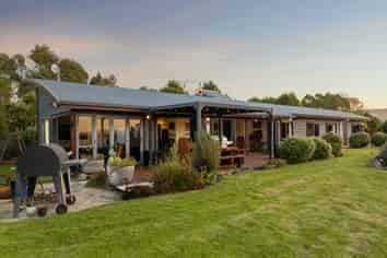 101 Turntable Hill Road, Whakamarama