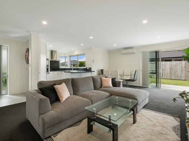8 Eastbank Drive, Katikati