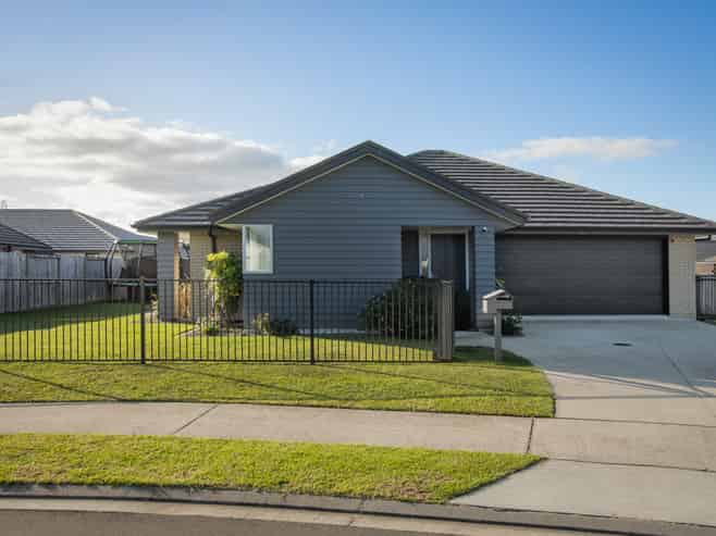 8 Eastbank Drive, Katikati