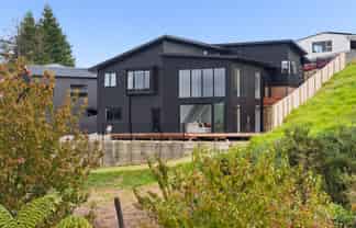 11 Lily Way, Pyes Pa