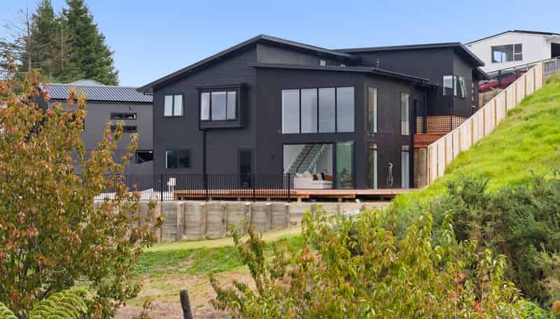 11 Lily Way, Pyes Pa