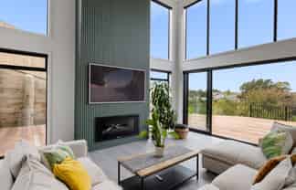 11 Lily Way, Pyes Pa