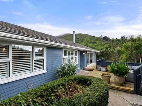16 Doris Gordon Crescent, Crofton Downs