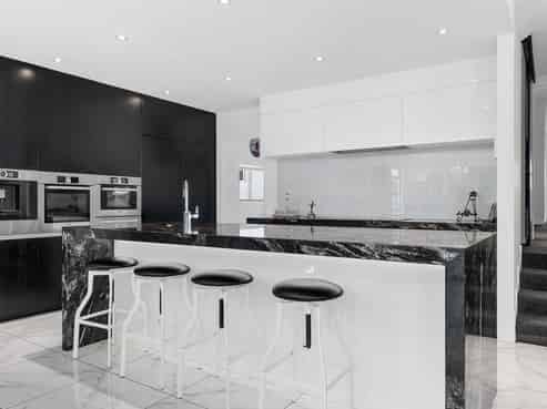 93 Ninth Avenue, Avenues