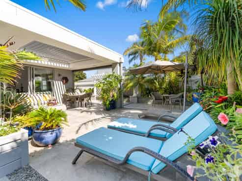 93 Ninth Avenue, Avenues