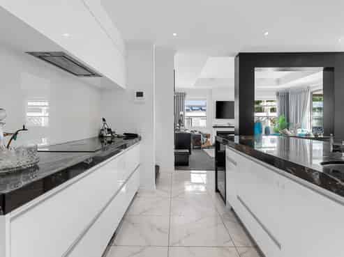 93 Ninth Avenue, Avenues
