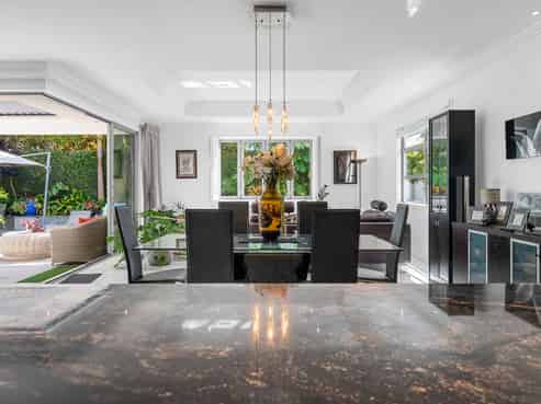 93 Ninth Avenue, Avenues