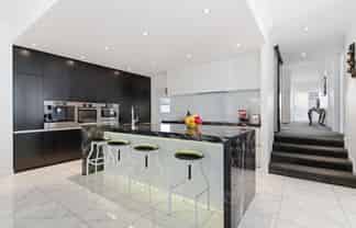 93 Ninth Avenue, Avenues