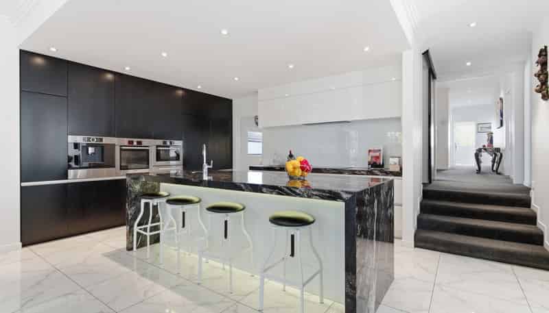 93 Ninth Avenue, Avenues