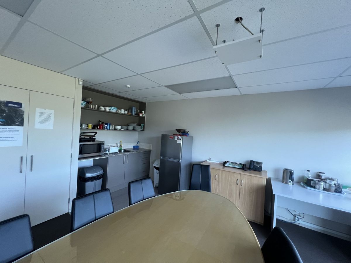 Quality Office Opportunity - Flat Bush - Mehr