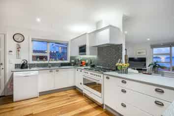 6 South Beach Road, Plimmerton