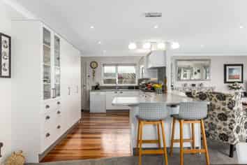 6 South Beach Road, Plimmerton