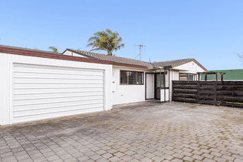 15B Meadowland Street, Matua