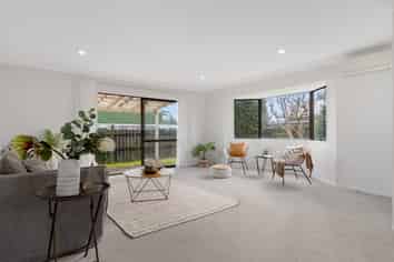 15B Meadowland Street, Matua
