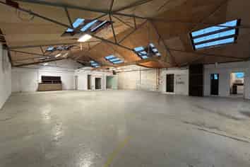 Spacious Unit with Car Parking
