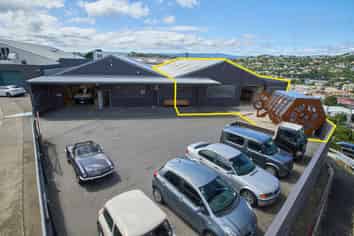 Spacious Unit with Car Parking
