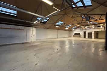 Spacious Unit with Car Parking