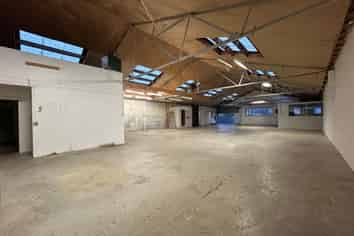 Spacious Unit with Car Parking