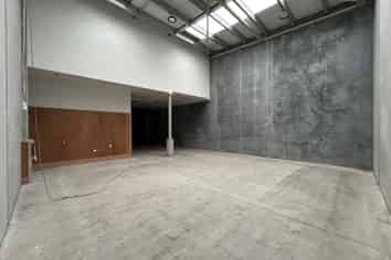 Modern Unit in a Great Location