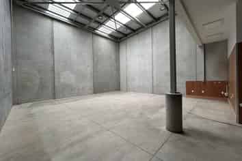 Modern Unit in a Great Location