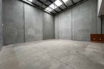 Modern Unit in a Great Location
