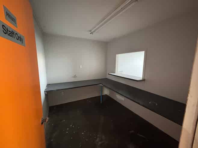 Industrial unit for trade businesses