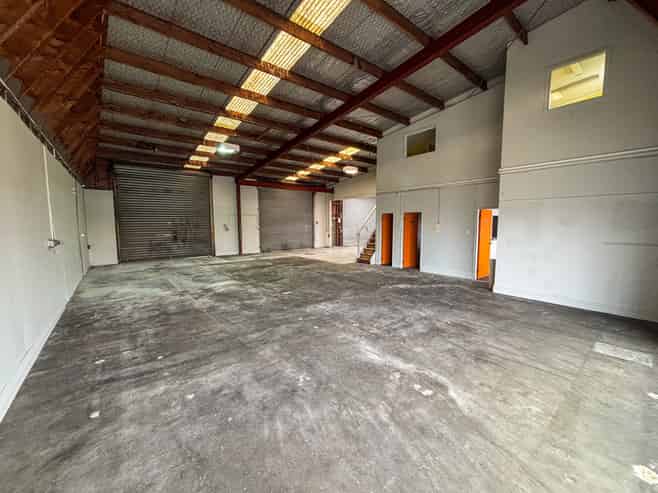 Industrial unit for trade businesses