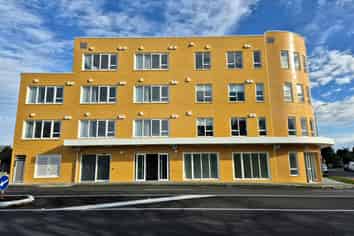 High exposure Waterview retail space