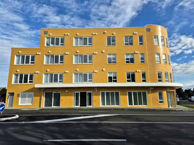 High exposure Waterview retail space