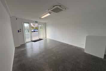 High exposure Waterview retail space