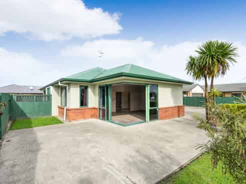 8 Fernlea Avenue, Kelvin Grove