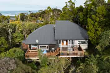 156 Piha Road, Piha