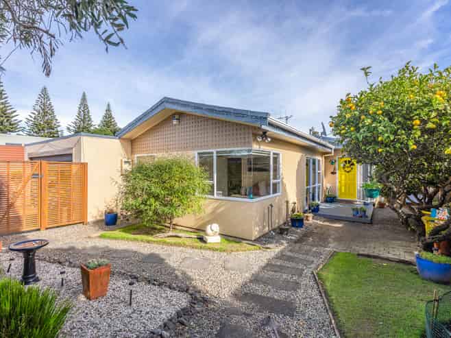 33 Wharemauku Road, Raumati Beach