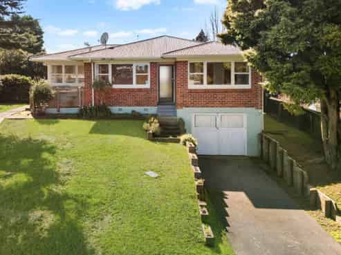 8 Kirton Crescent, Manurewa