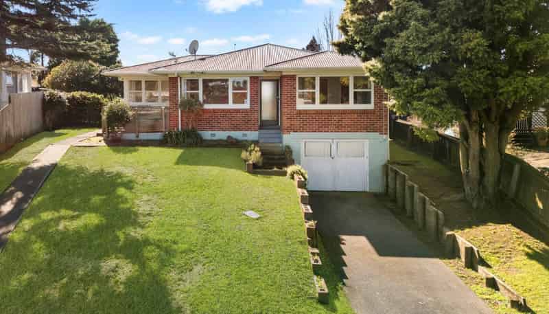 8 Kirton Crescent, Manurewa