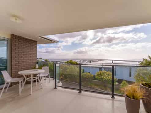 1/173 Soleares Avenue, Mount Pleasant