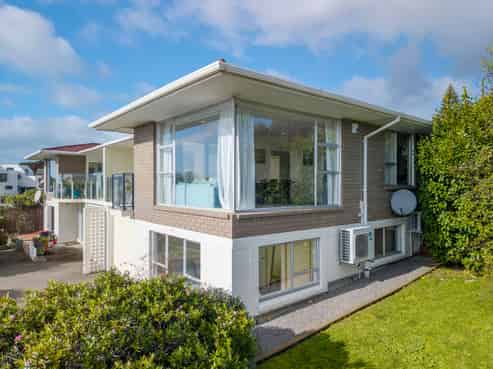 1/173 Soleares Avenue, Mount Pleasant