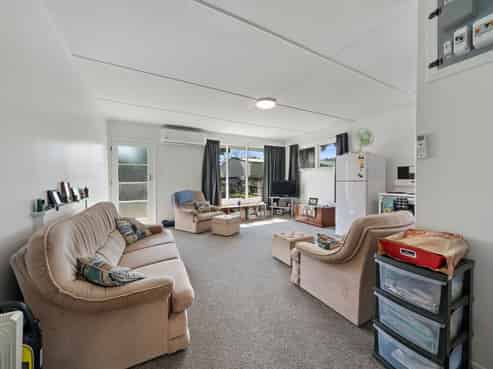 2/28 Islington St, Trentham