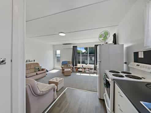 2/28 Islington St, Trentham
