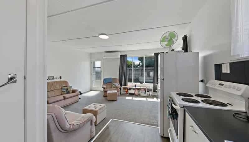 2/28 Islington St, Trentham