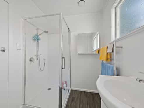 2/28 Islington St, Trentham