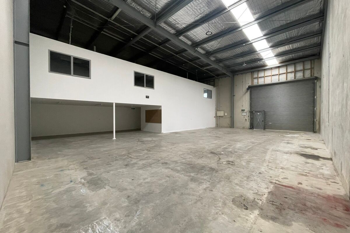 Tidy Industrial Unit for Lease – pohled 4