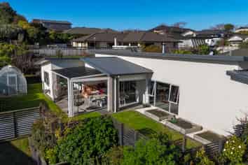 17 Redwood Crescent, Hurdon