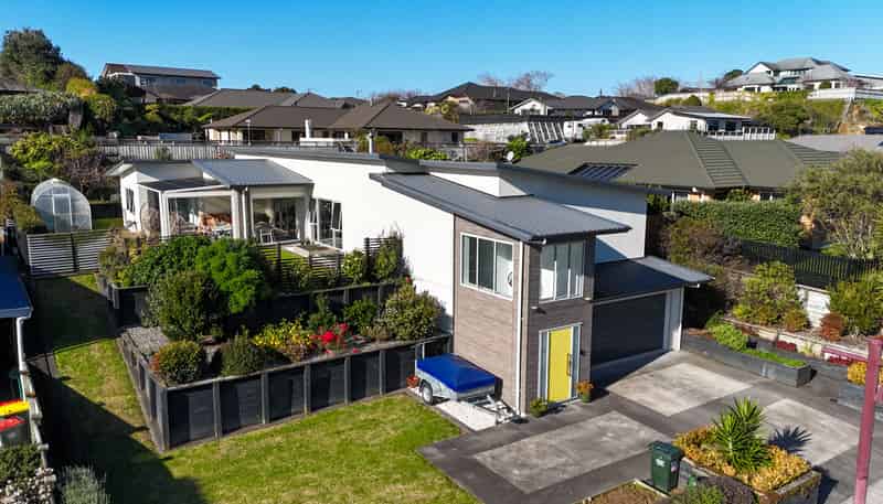 17 Redwood Crescent, Hurdon