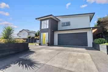 17 Redwood Crescent, Hurdon
