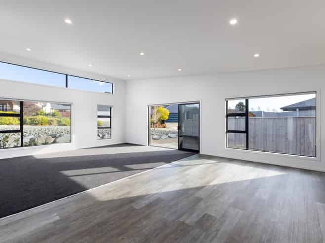 16 Sabine Drive, Richmond